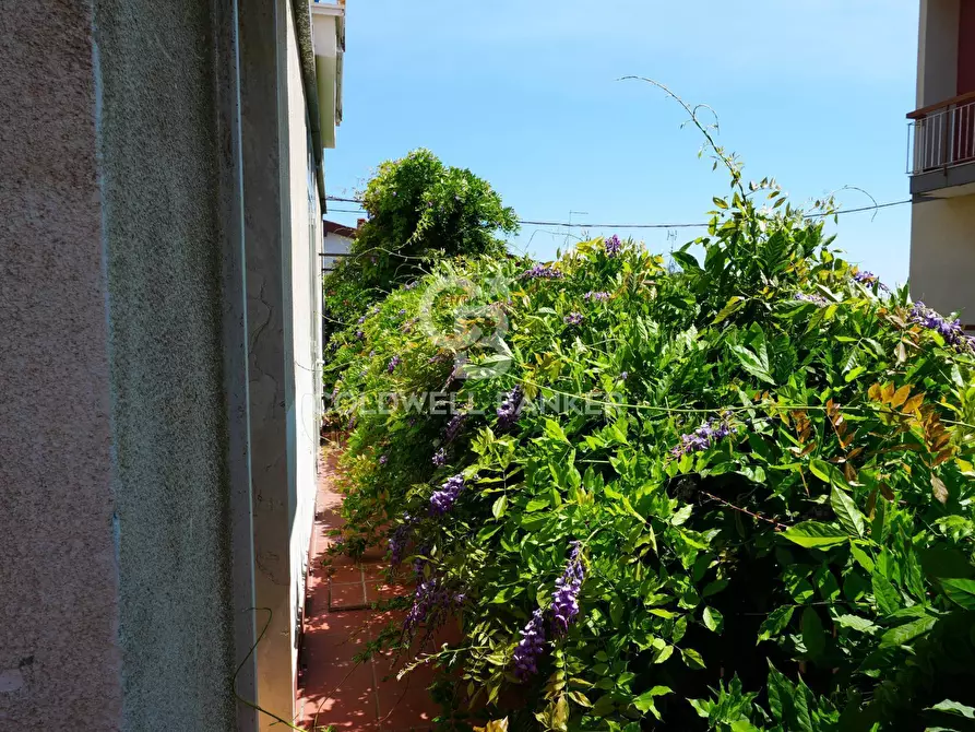 Immagine 38 di Casa semindipendente in vendita  in Via Litteri 214 a Aci Castello