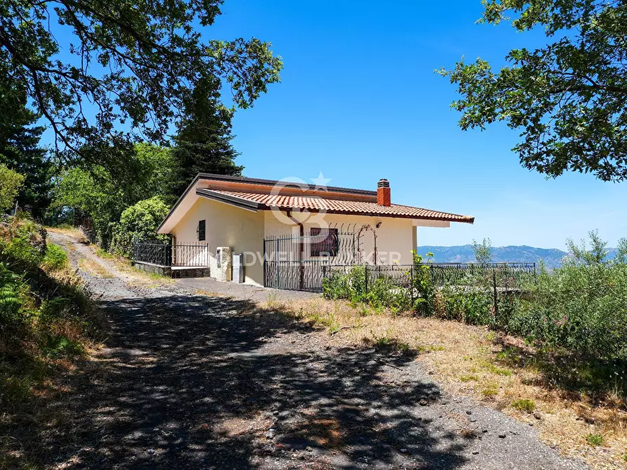 Immagine 1 di Villa in vendita  in Contrada Sciaramanica a Linguaglossa