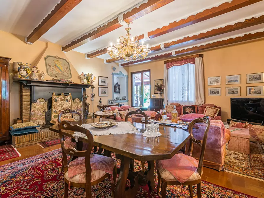 Immagine 19 di Villa in vendita  in Via Castello a Montelabbate