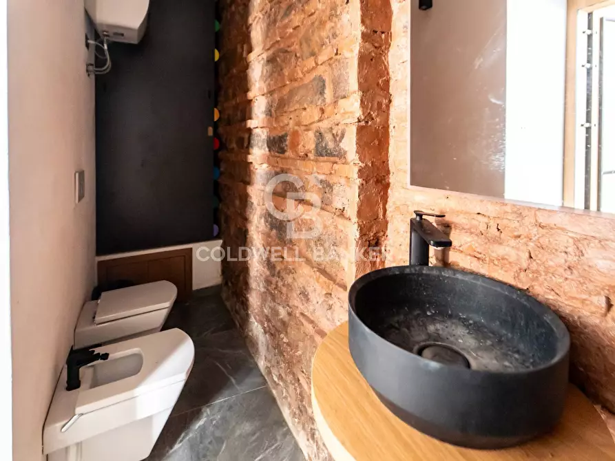 Immagine 14 di Negozio in vendita  in via oberdan 139 a Catania