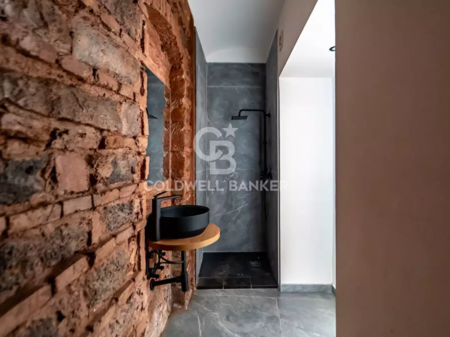Immagine 17 di Negozio in vendita  in via oberdan 139 a Catania
