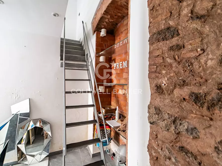 Immagine 21 di Negozio in vendita  in via oberdan 139 a Catania