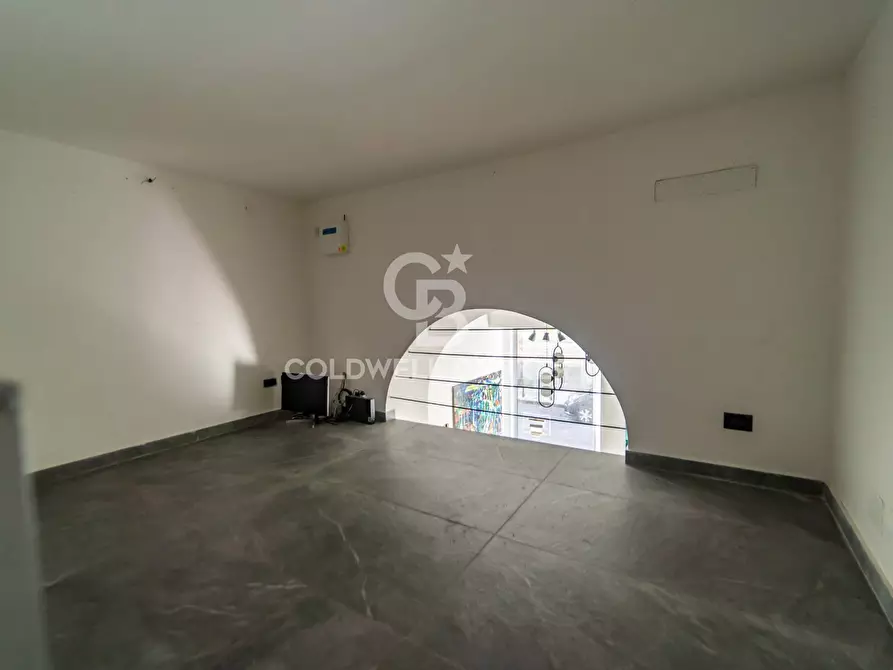Immagine 22 di Negozio in vendita  in via oberdan 139 a Catania