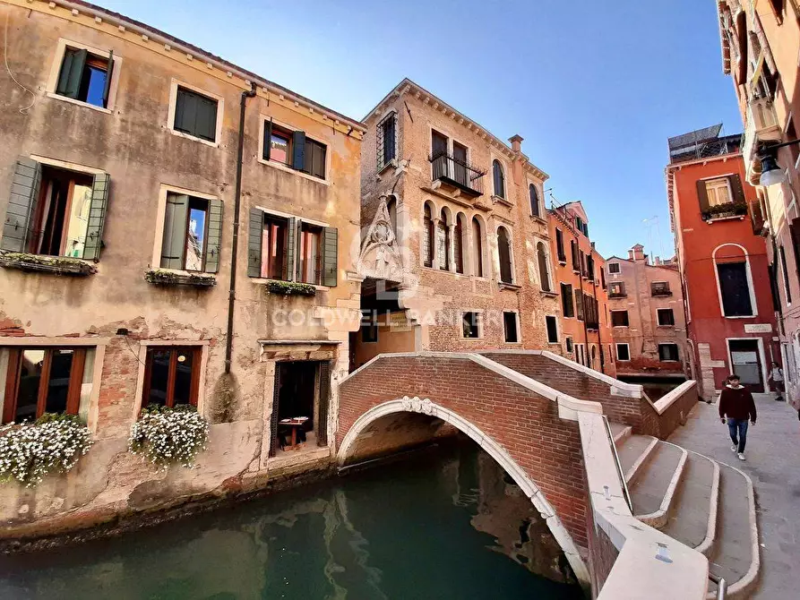 Immagine 2 di Appartamento in vendita  in Calle Paradiso a Venezia