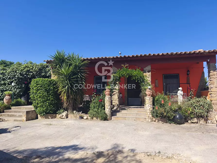 Immagine 2 di Villa in vendita  a Caltagirone