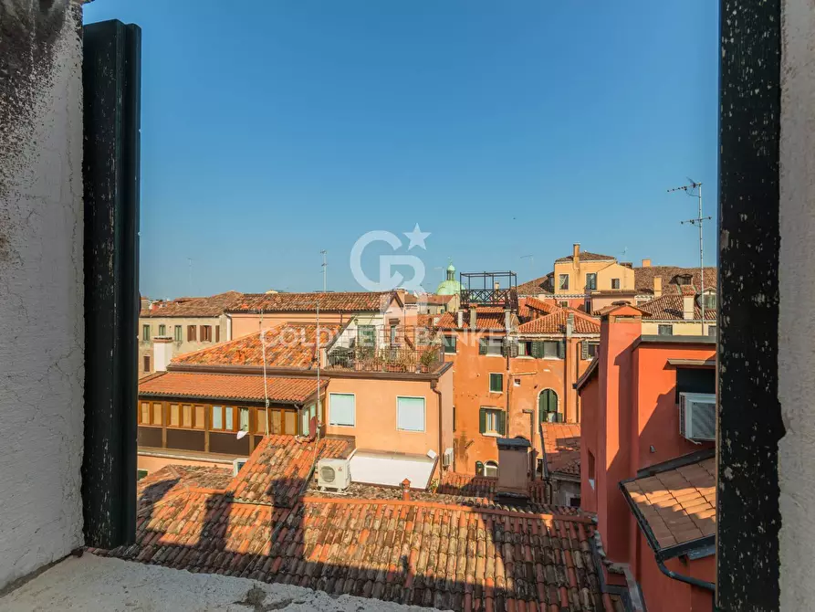 Immagine 7 di Appartamento in vendita  in Fondamenta Santa Croce - Rio Marin a Venezia