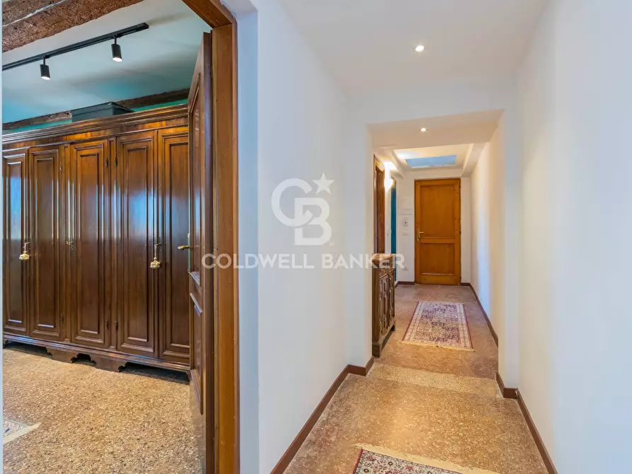 Immagine 23 di Appartamento in vendita  in Fondamenta Santa Croce - Rio Marin a Venezia