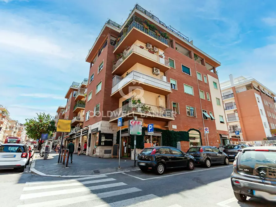 Immagine 4 di Appartamento in vendita  in Via Emilio Albertario a Roma