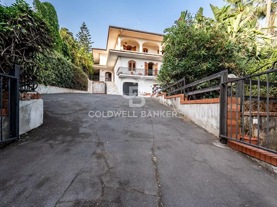 Immagine 1 di Villa in vendita  a Gravina Di Catania
