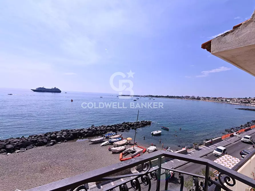 Immagine 2 di Appartamento in vendita  in lungomare tysandros 38 a Giardini-Naxos