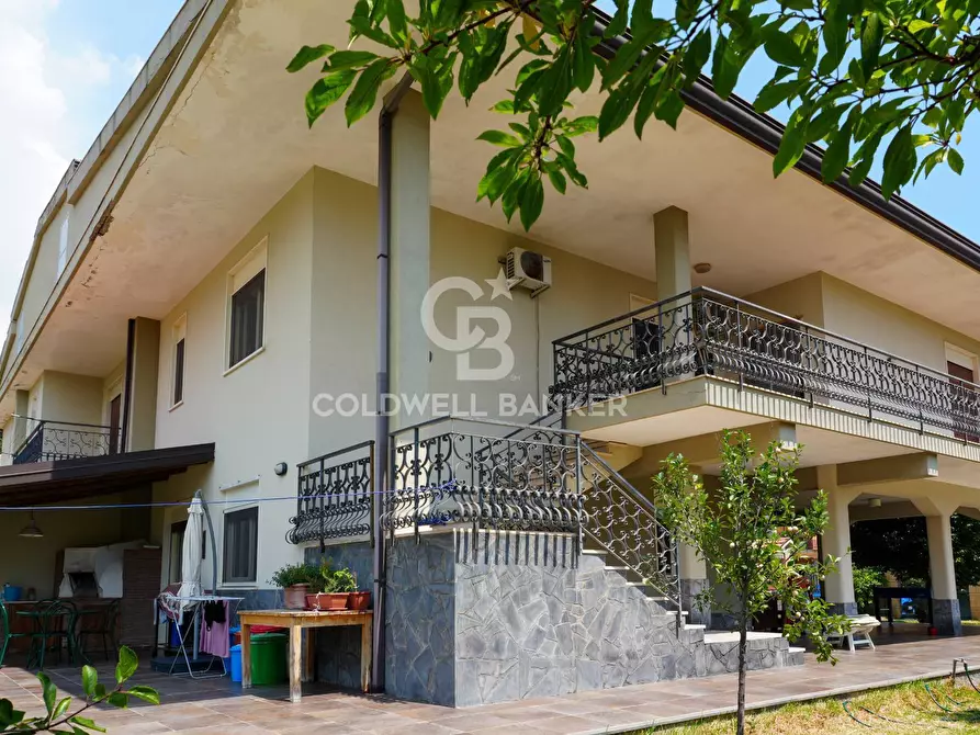 Immagine 2 di Villa in vendita  in VIA PABLO PICASSO 15 a Trecastagni
