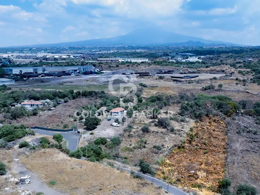 locale commerciale in vendita a Camporotondo Etneo in zona Piano Tavola