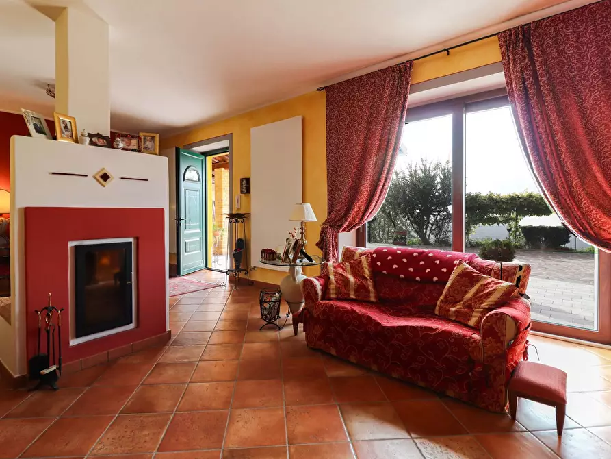 Immagine 9 di Villa in vendita  in Località riviera a Monforte D'alba