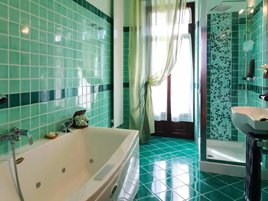 Immagine 17 di Villa in vendita  in Località riviera a Monforte D'alba