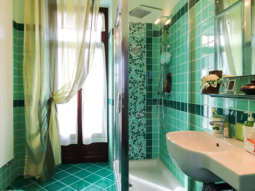 Immagine 18 di Villa in vendita  in Località riviera a Monforte D'alba