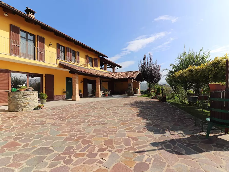 Immagine 3 di Villa in vendita  in Località riviera a Monforte D'alba