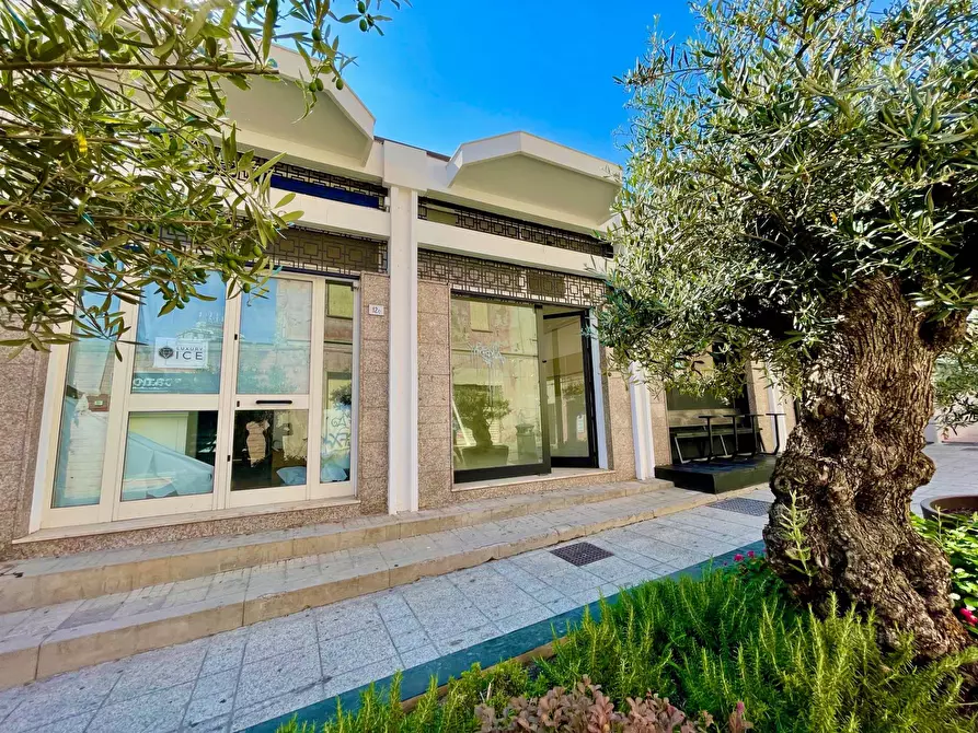 Immagine 3 di Negozio in affitto  in Via Regina Elena 12/A a Olbia