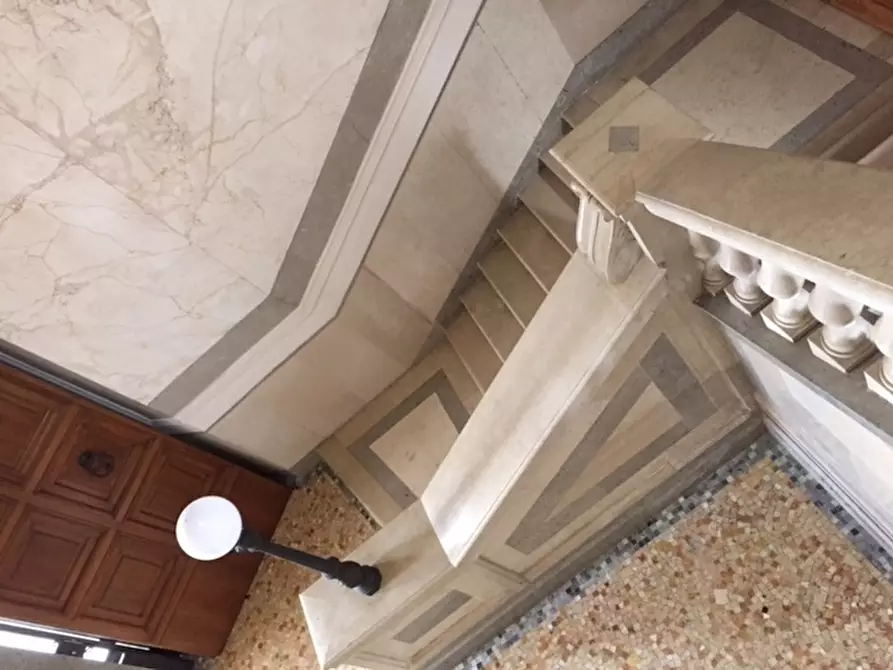 Immagine 4 di Appartamento in vendita  a Mantova