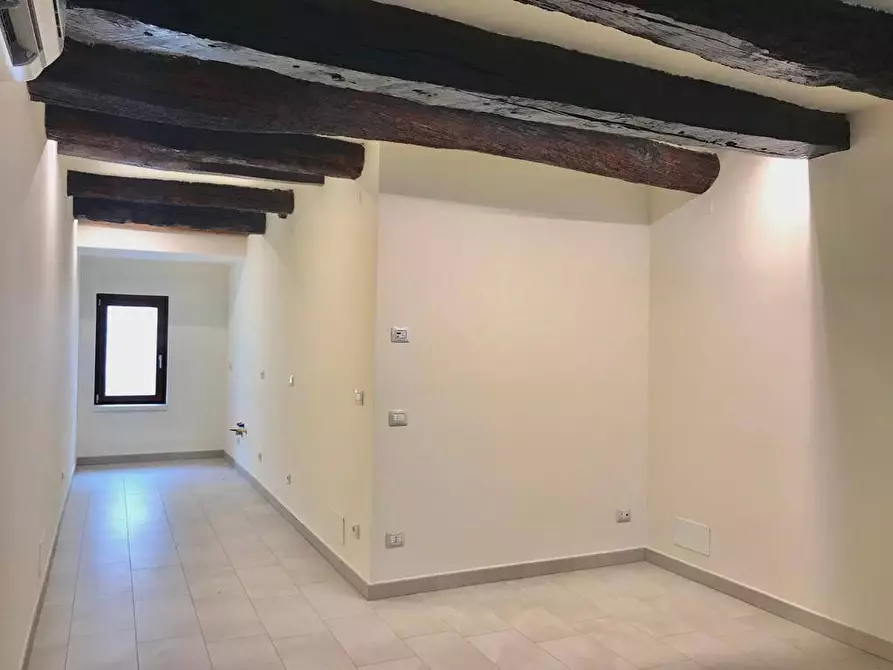 Immagine 4 di Appartamento in vendita  a Mantova