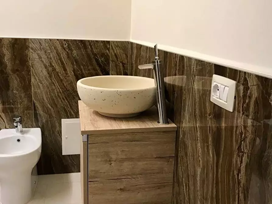 Immagine 11 di Appartamento in vendita  a Mantova