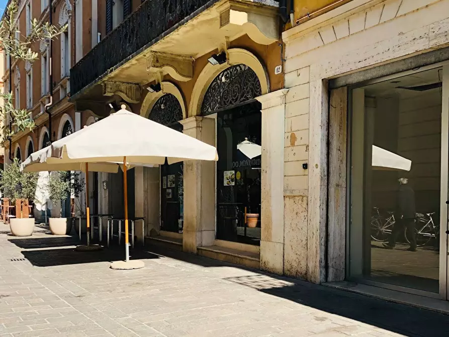 Immagine 30 di Appartamento in vendita  a Mantova