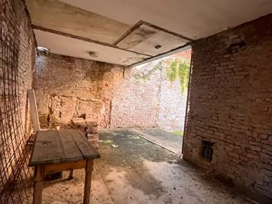 Immagine 5 di Casa indipendente in vendita  a Mantova