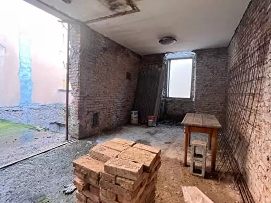 Immagine 3 di Casa indipendente in vendita  a Mantova