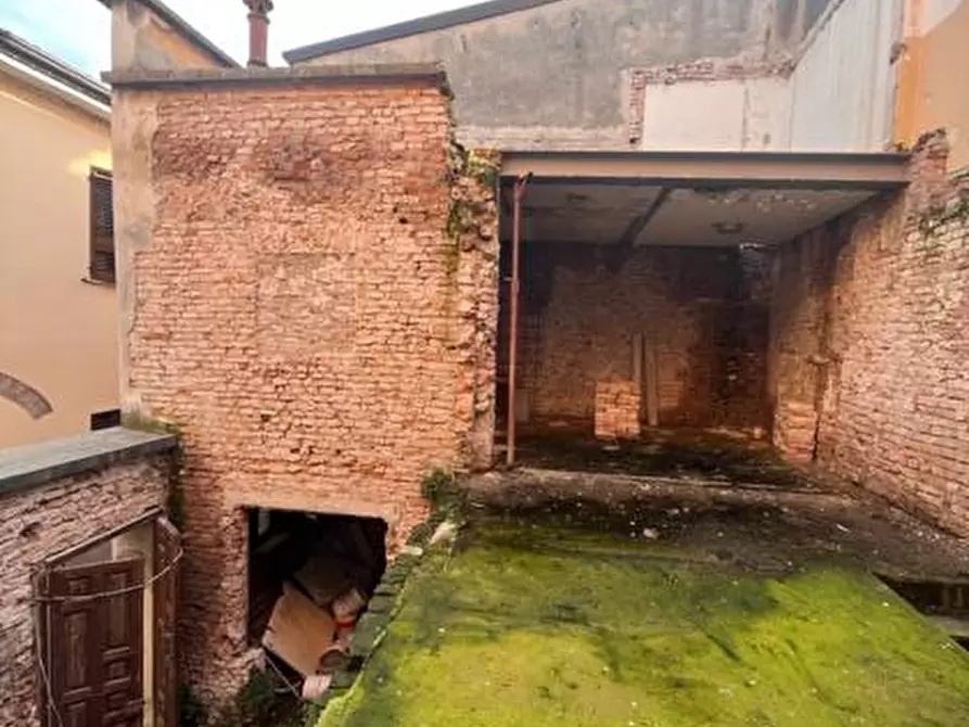 Immagine 11 di Casa indipendente in vendita  a Mantova