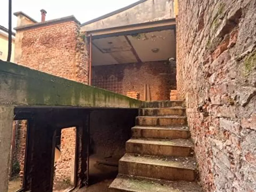 Immagine 7 di Casa indipendente in vendita  a Mantova