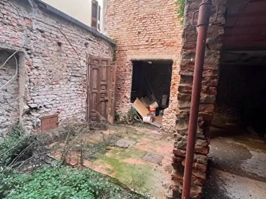 Immagine 8 di Casa indipendente in vendita  a Mantova