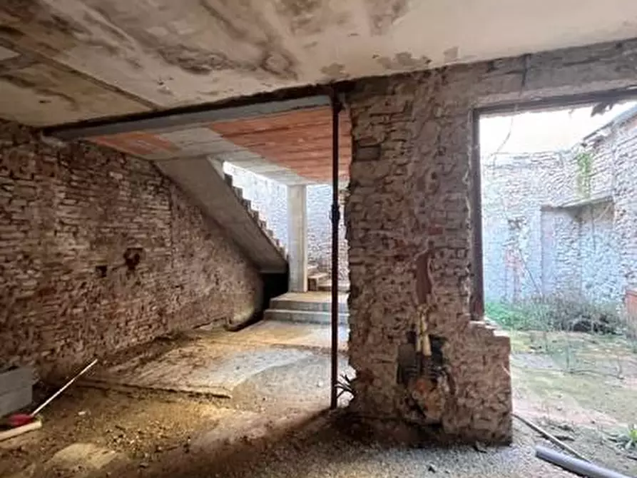 Immagine 6 di Casa indipendente in vendita  a Mantova