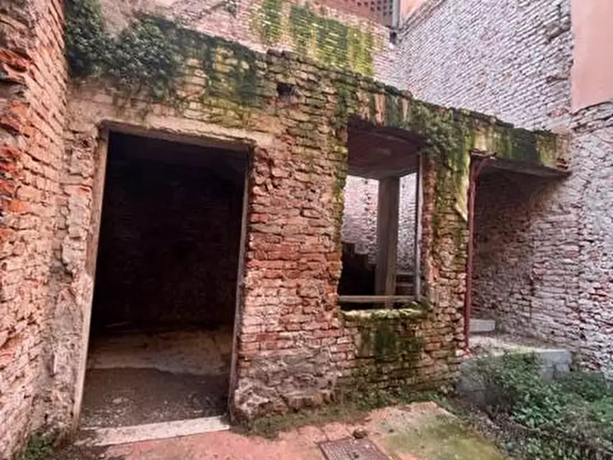 Immagine 2 di Casa indipendente in vendita  a Mantova