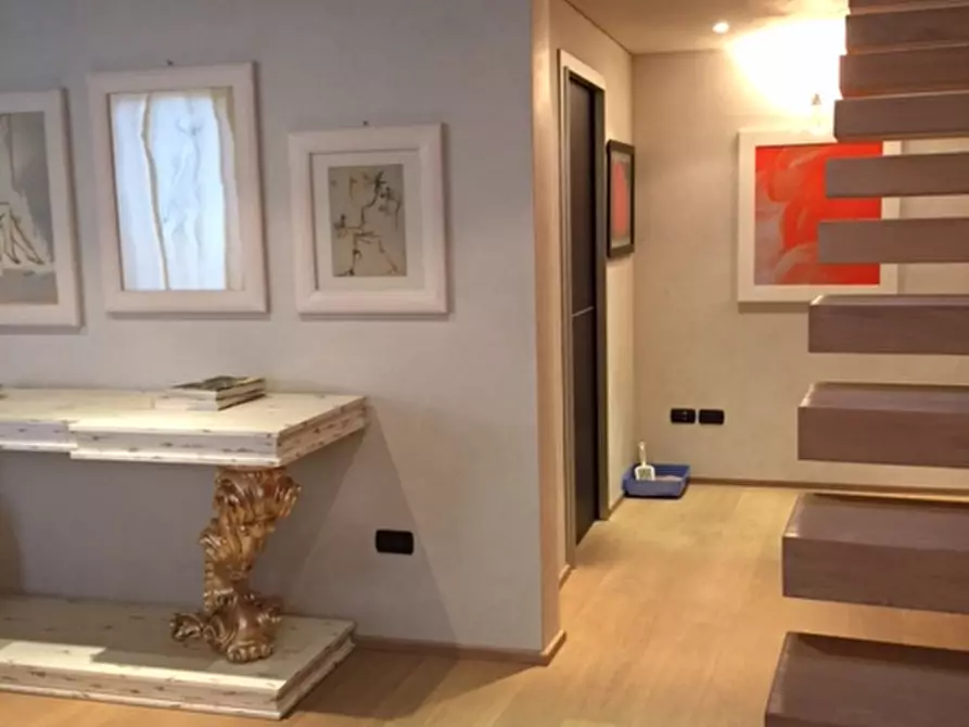 Immagine 2 di Appartamento in vendita  a Mantova