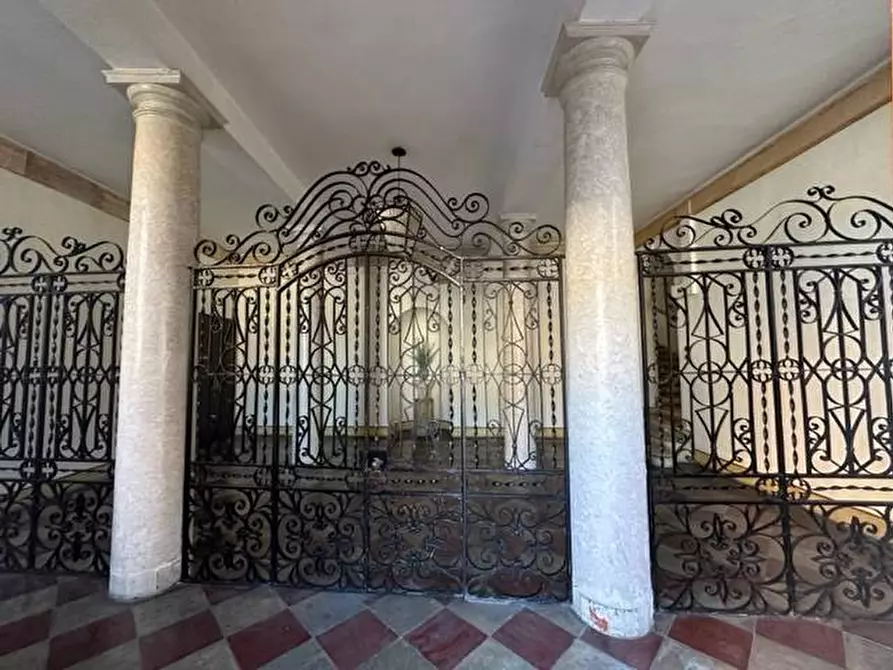 Immagine 8 di Appartamento in vendita  a Mantova