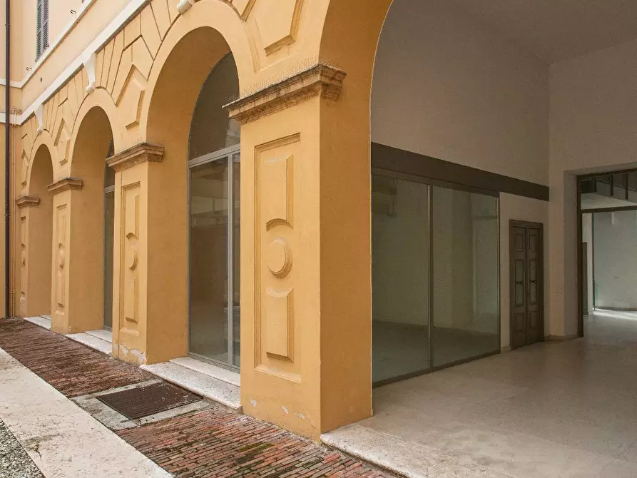 Immagine 9 di Ufficio in vendita  a Mantova