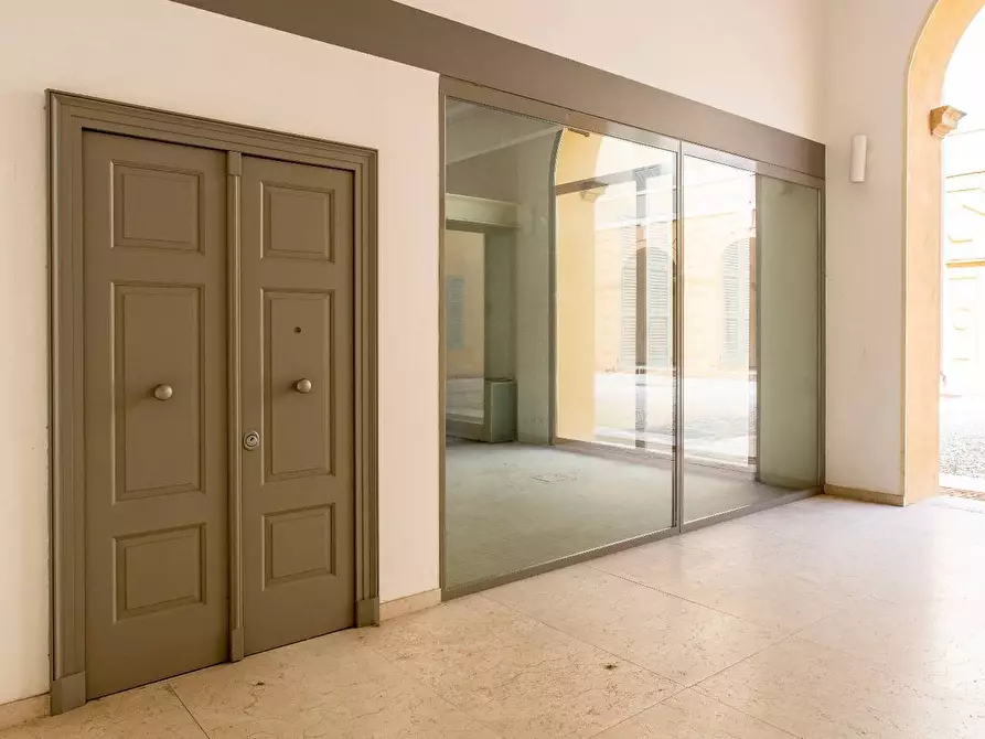 Immagine 11 di Ufficio in vendita  a Mantova