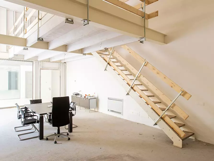 Immagine 3 di Ufficio in vendita  a Mantova