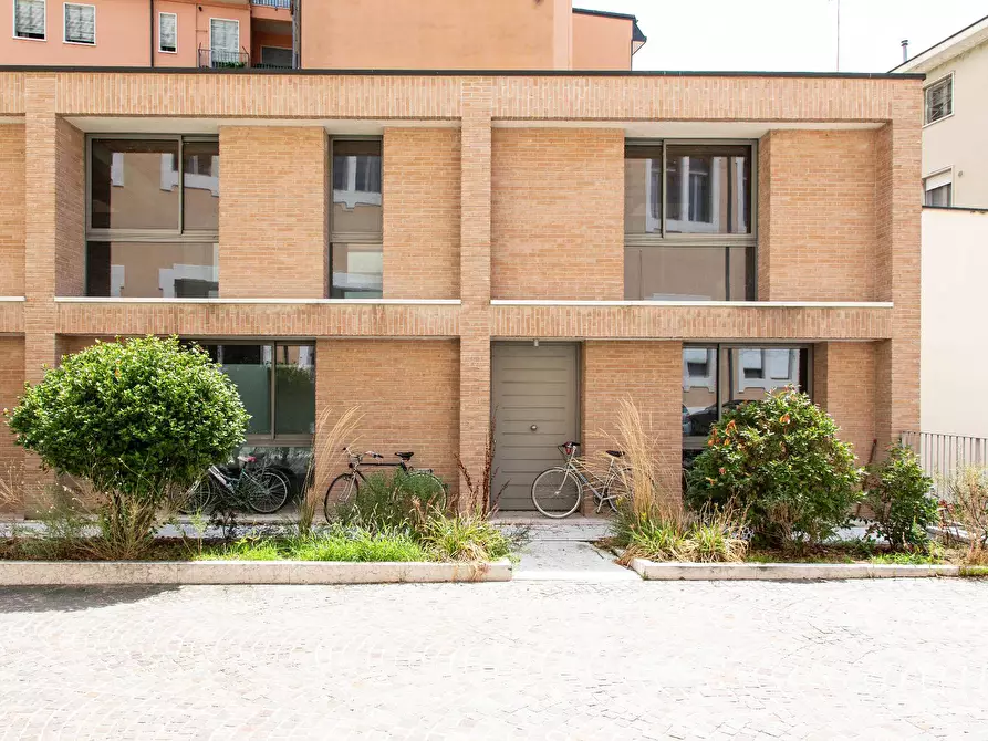 Immagine 1 di Casa indipendente in vendita  a Mantova