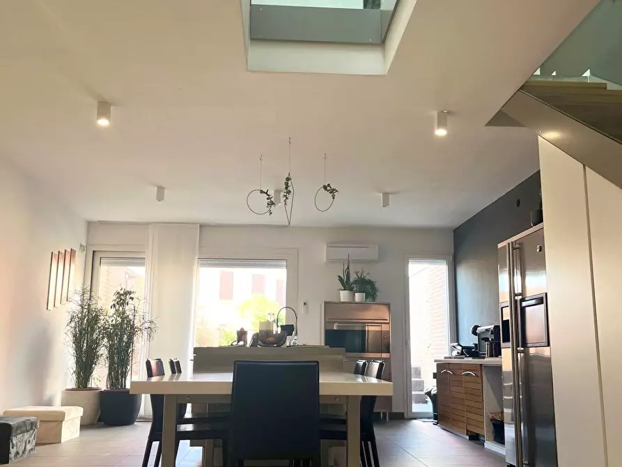 Immagine 9 di Villa in vendita  a Mantova