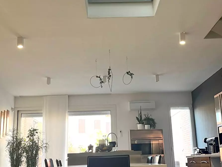 Immagine 10 di Villa in vendita  a Mantova