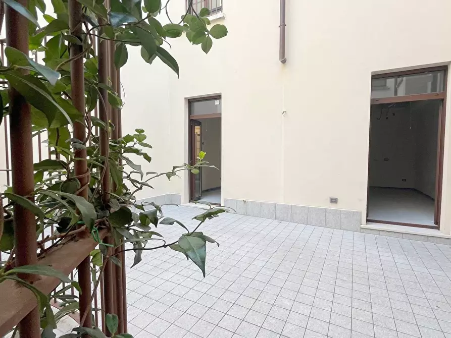 Immagine 21 di Appartamento in vendita  a Mantova