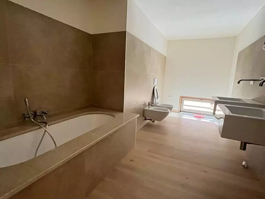 Immagine 12 di Appartamento in vendita  a Mantova