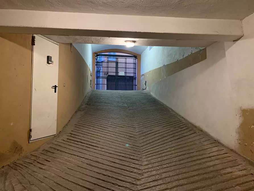 Immagine 3 di Box auto in vendita  a Mantova