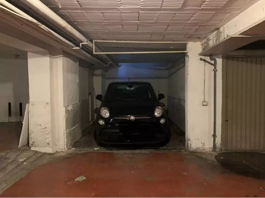 Immagine 4 di Box auto in vendita  a Mantova