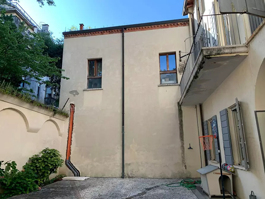 Immagine 32 di Casa indipendente in vendita  a Mantova