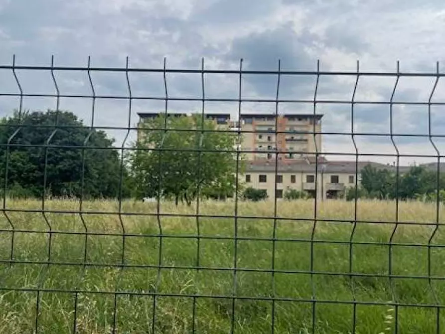 Immagine 1 di Terreno residenziale in vendita  a Mantova