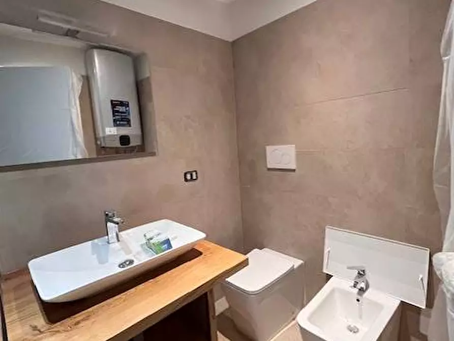 Immagine 11 di Appartamento in vendita  a Mantova