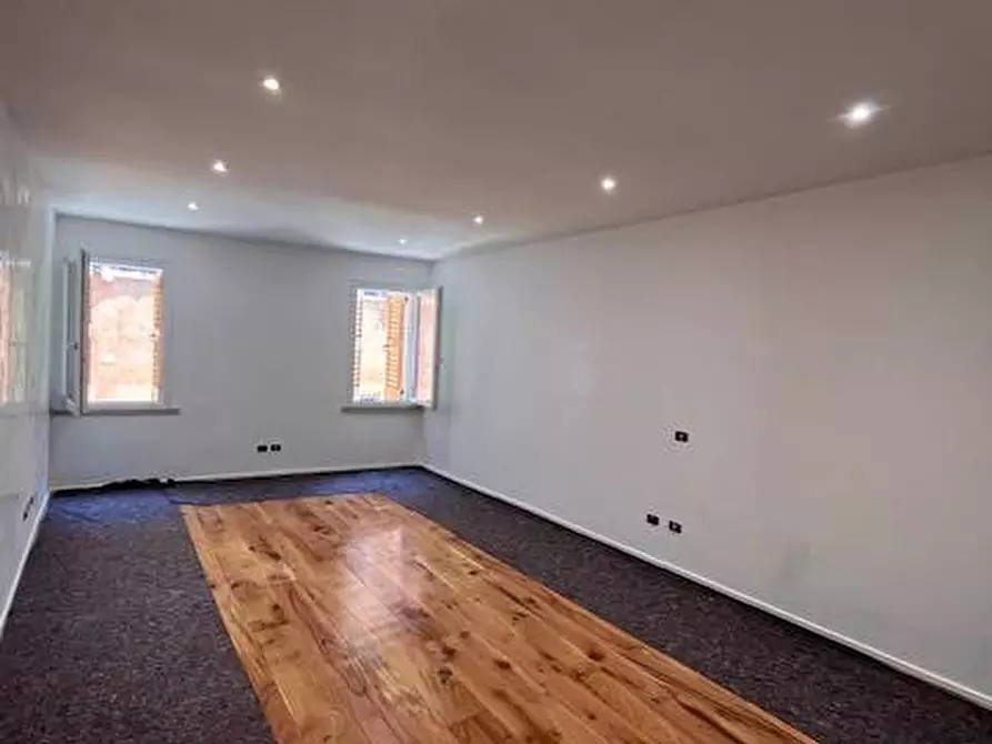 Immagine 10 di Appartamento in vendita  a Mantova