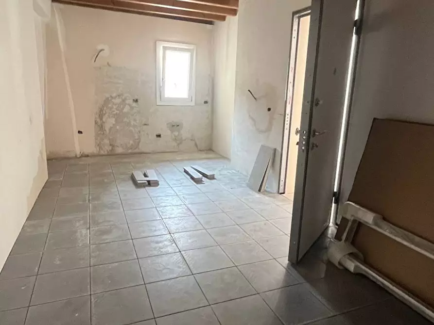 Immagine 3 di Box auto in vendita  a Mantova