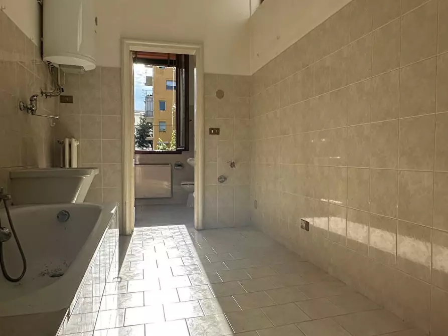 Immagine 13 di Casa indipendente in vendita  a Mantova